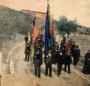 Corteo delle bandiere delle Societ Religione nei primissimi anni del Novecento